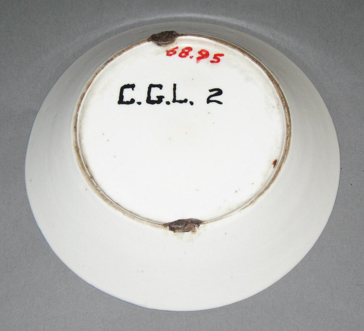 1968.0095 Porcleian saucer, back