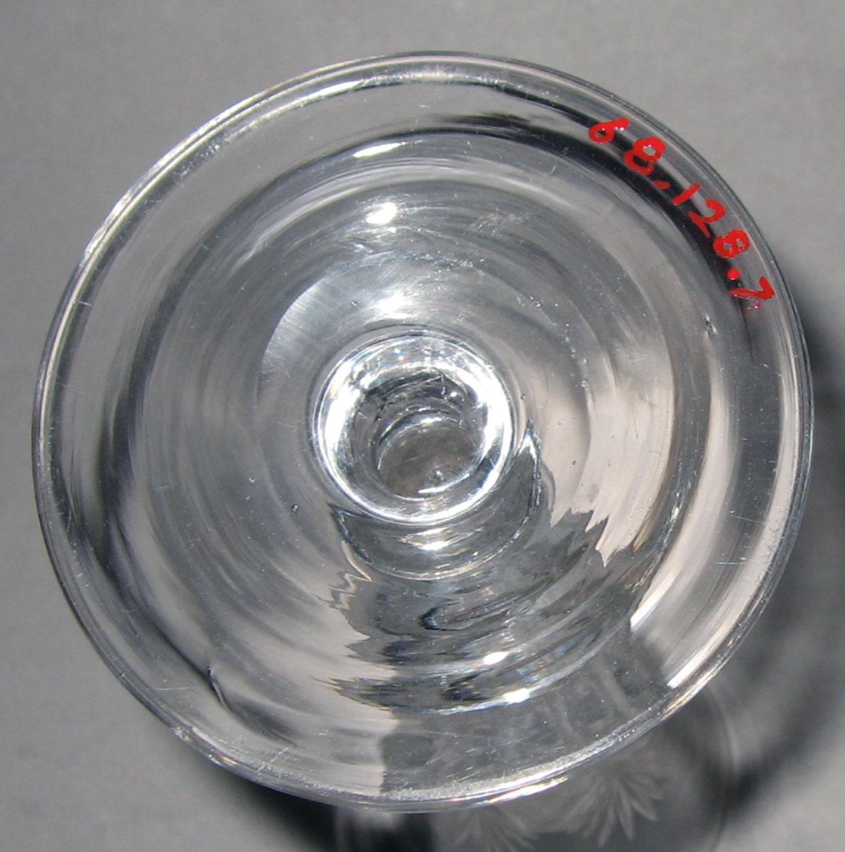 1968.0128.007 Glass flute glass (underside)