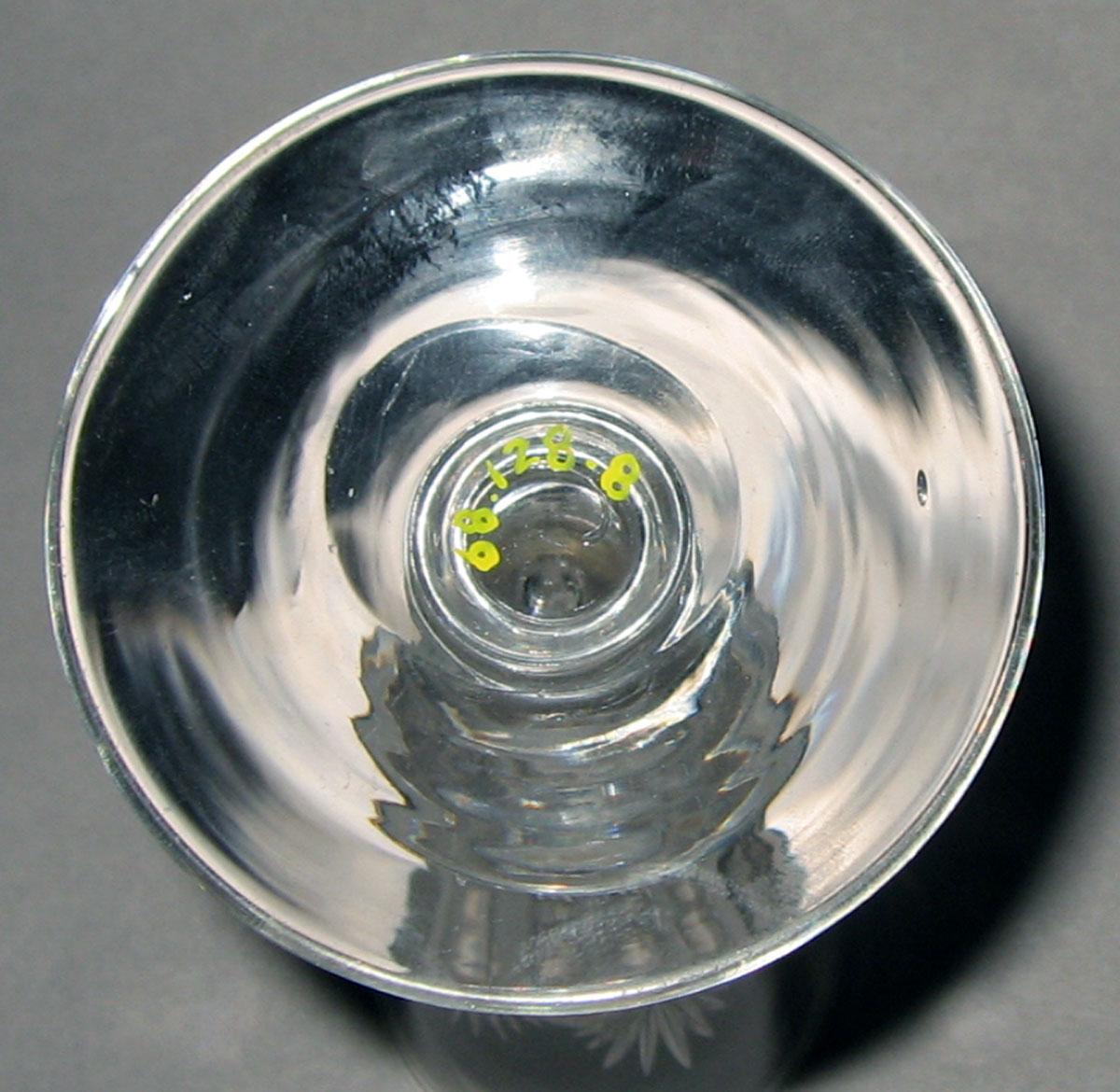 1968.0128.008 Glass flute glass (underside)