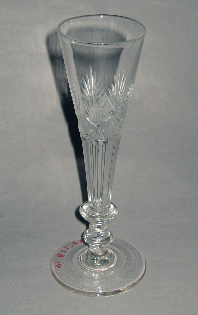 1968.0128.016 Lead glass champagne glass