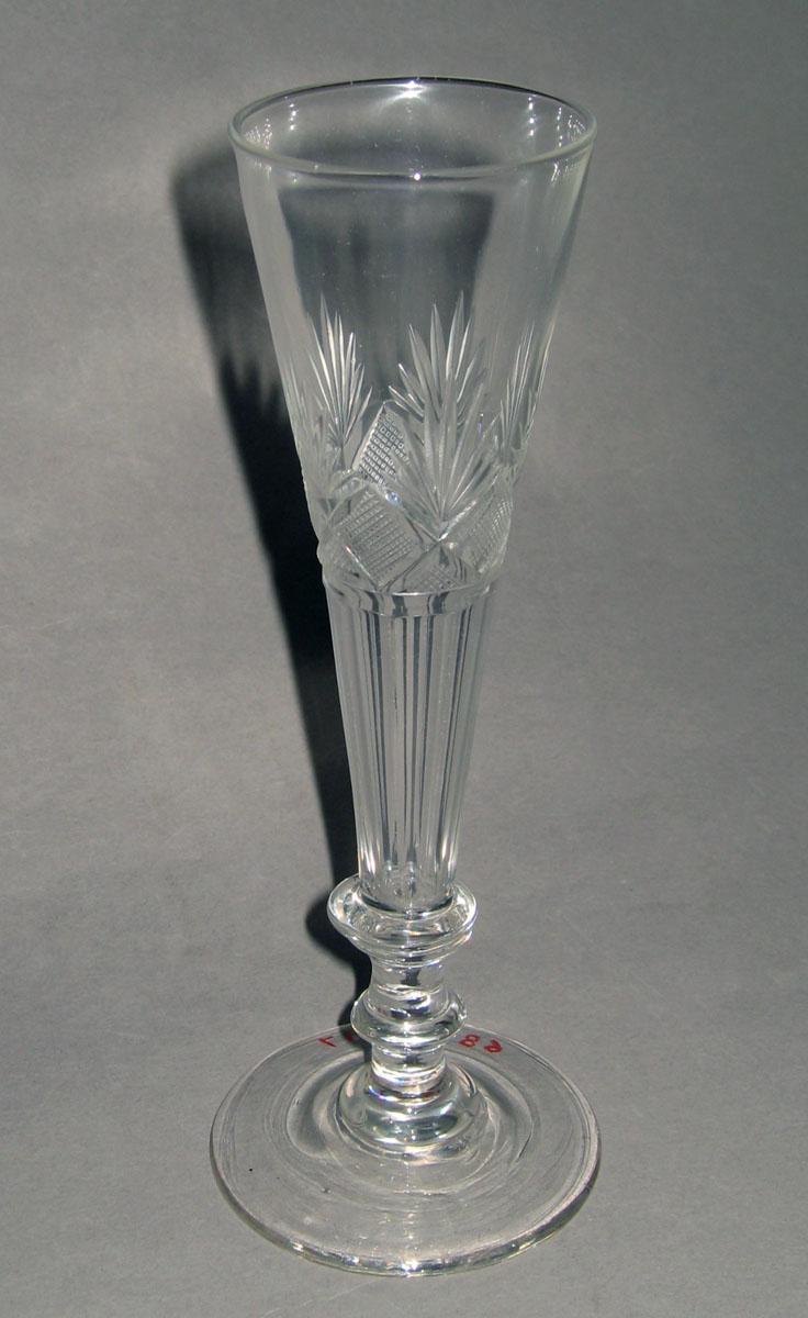 1968.0128.017 Lead glass champagne glass