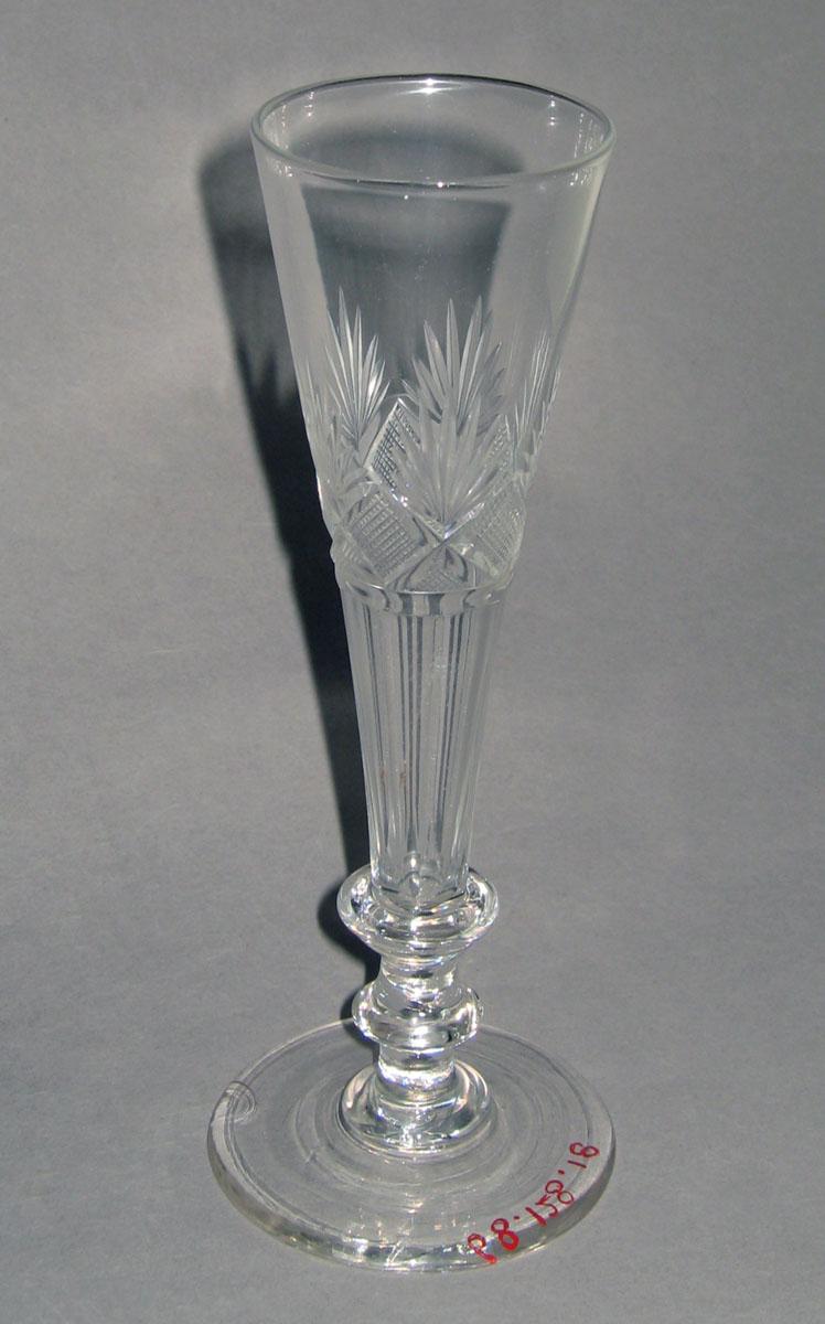 1968.0128.018 Lead glass champagne glass