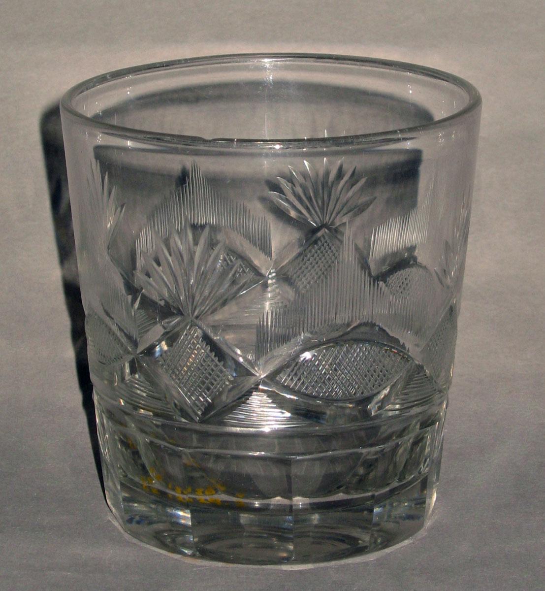 1968.0129.002 Glass tumbler