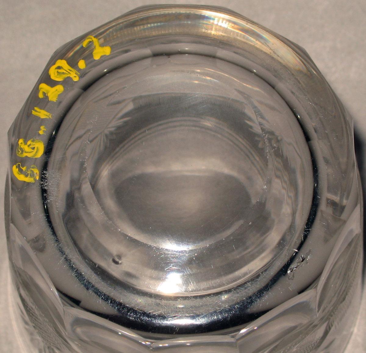 1968.0129.002 Glass tumbler (underside)