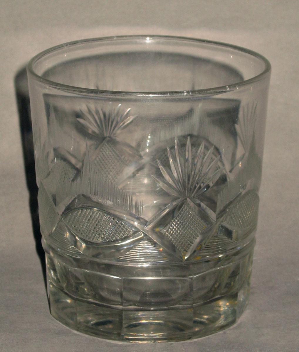 1968.0129.003 Glass tumbler