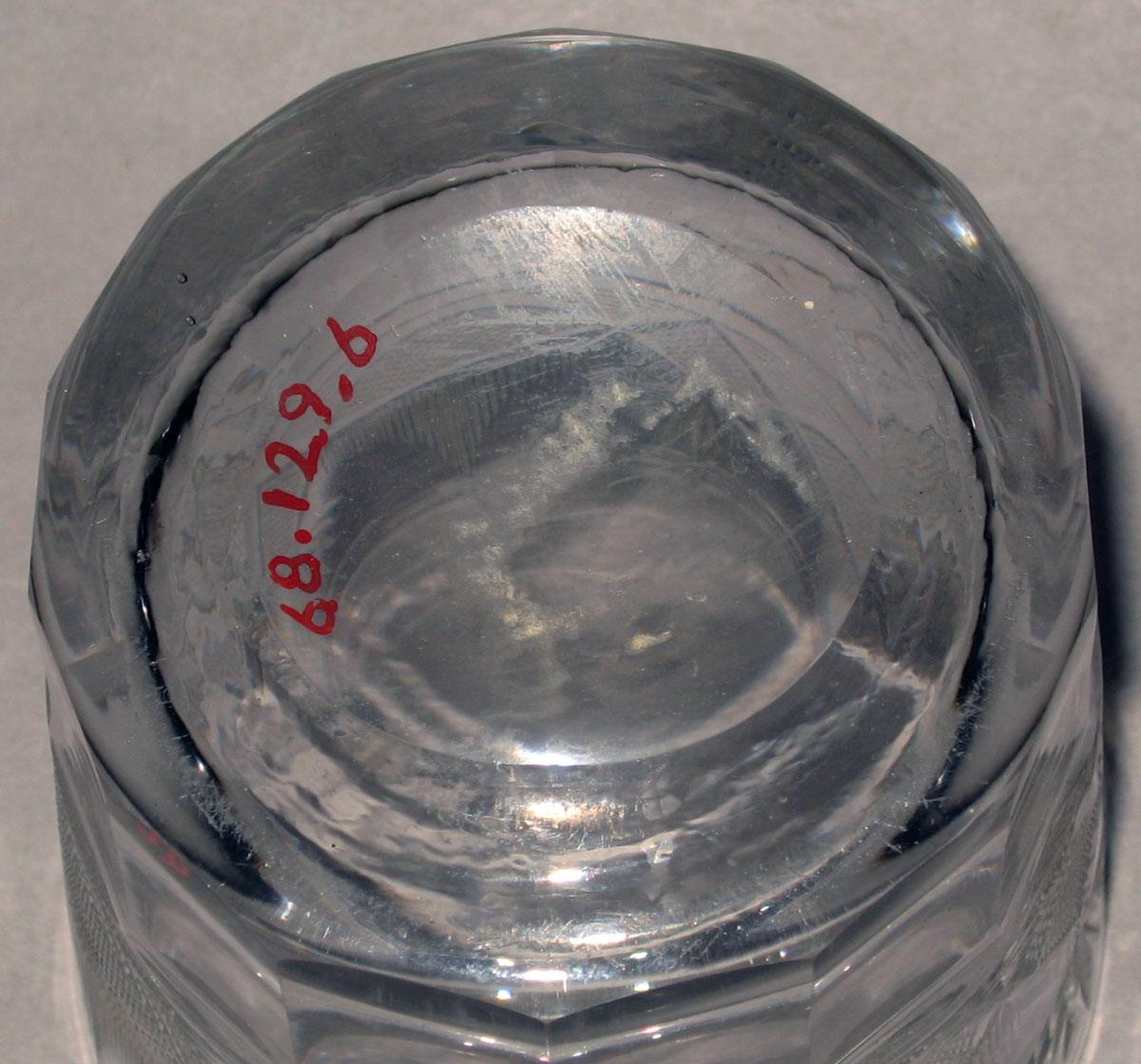 1968.0129.006 Glass tumbler (underside)