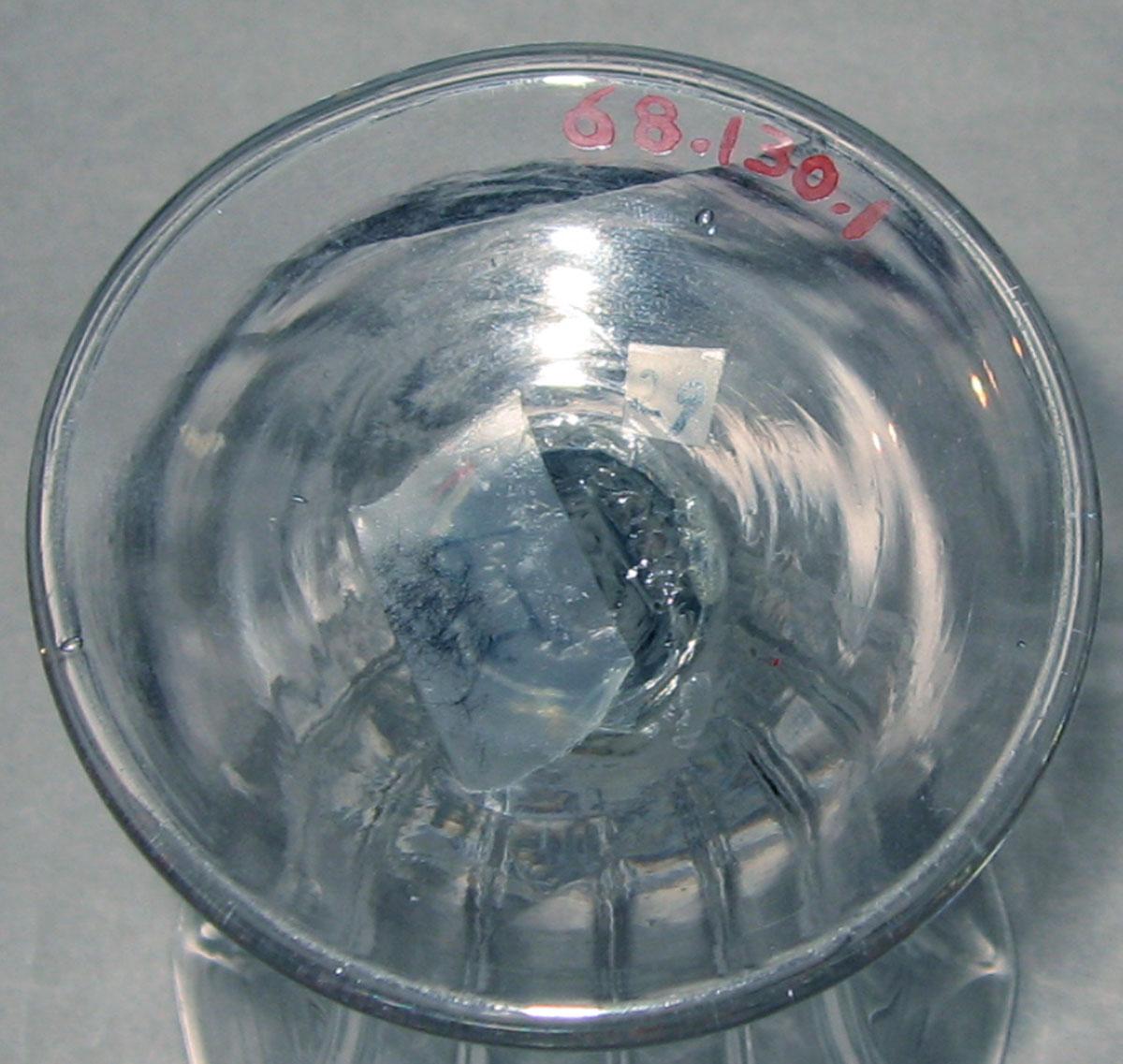 1968.0130.001 Glass jelly glass (underside)
