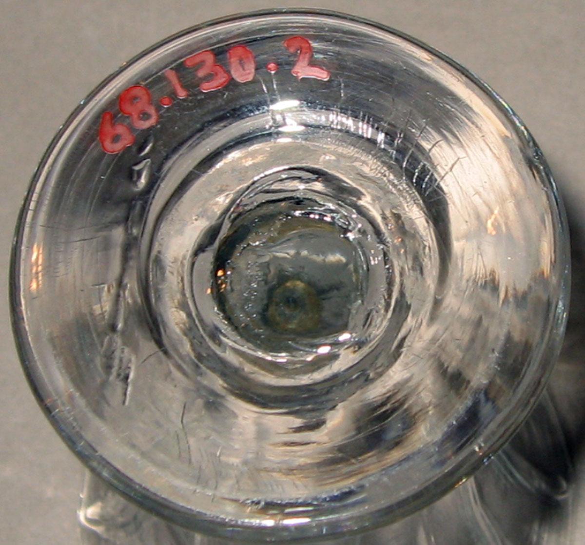 1968.0130.002 Glass jelly glass (underside)