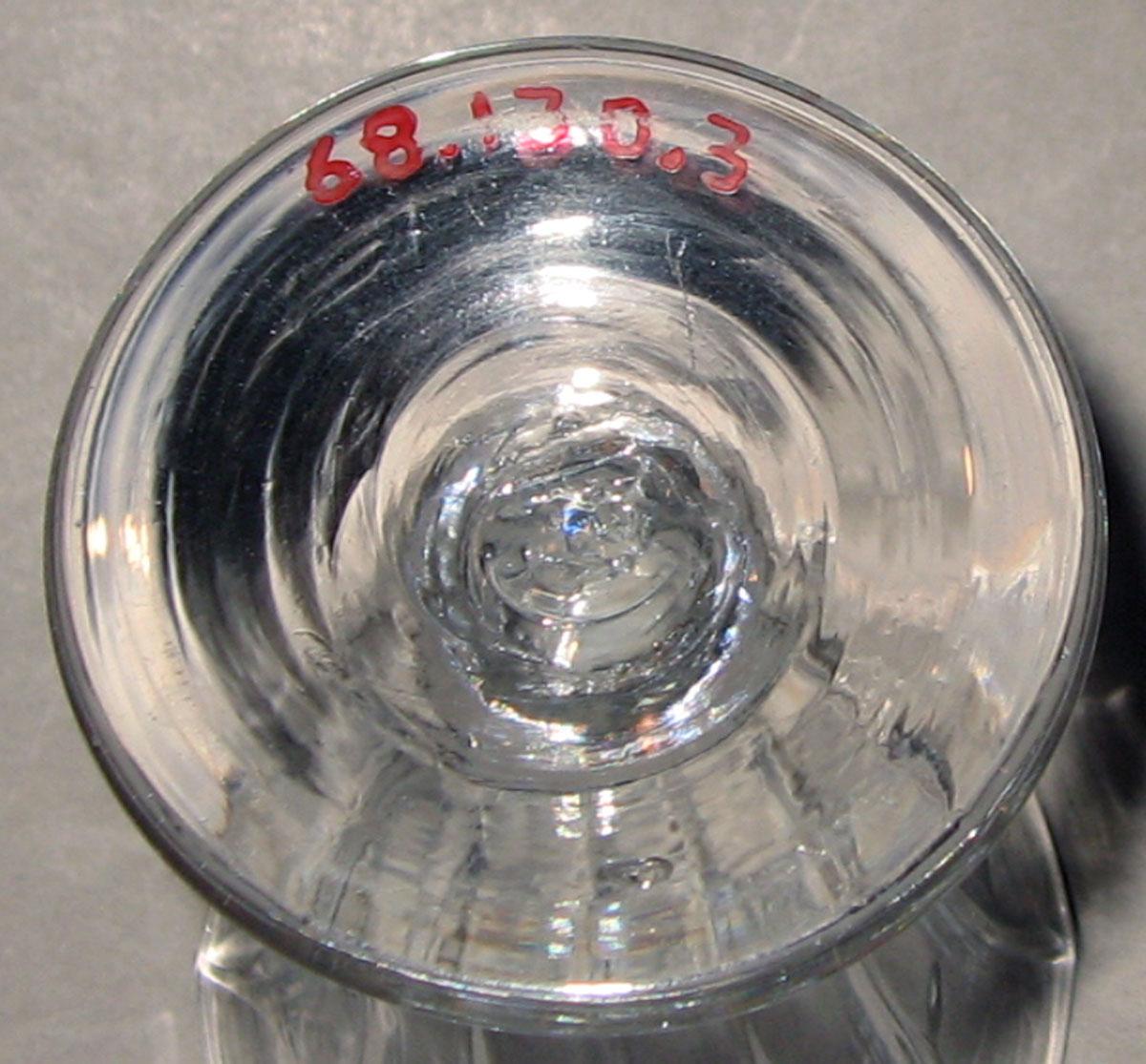 1968.0130.003 Glass jelly glass (underside)