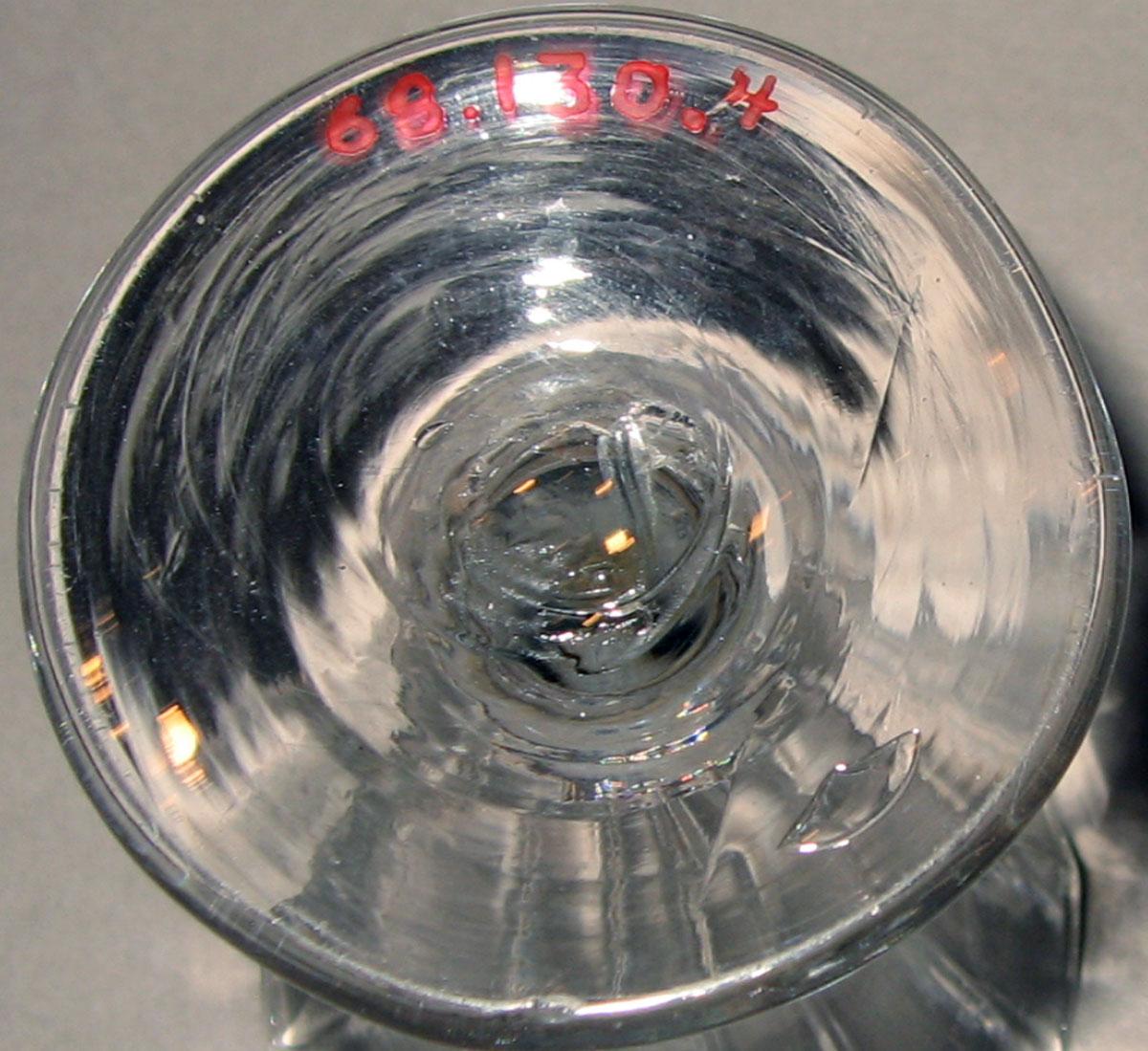 1968.0130.004 Glass jelly glass (underside)