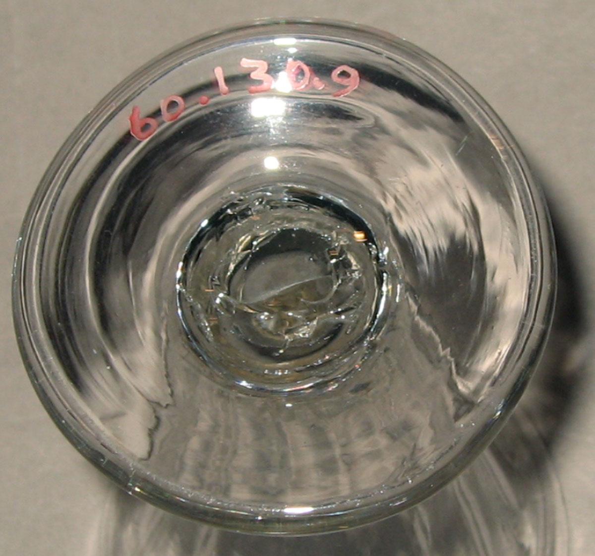 1968.0130.009 Glass jelly glass (underside)