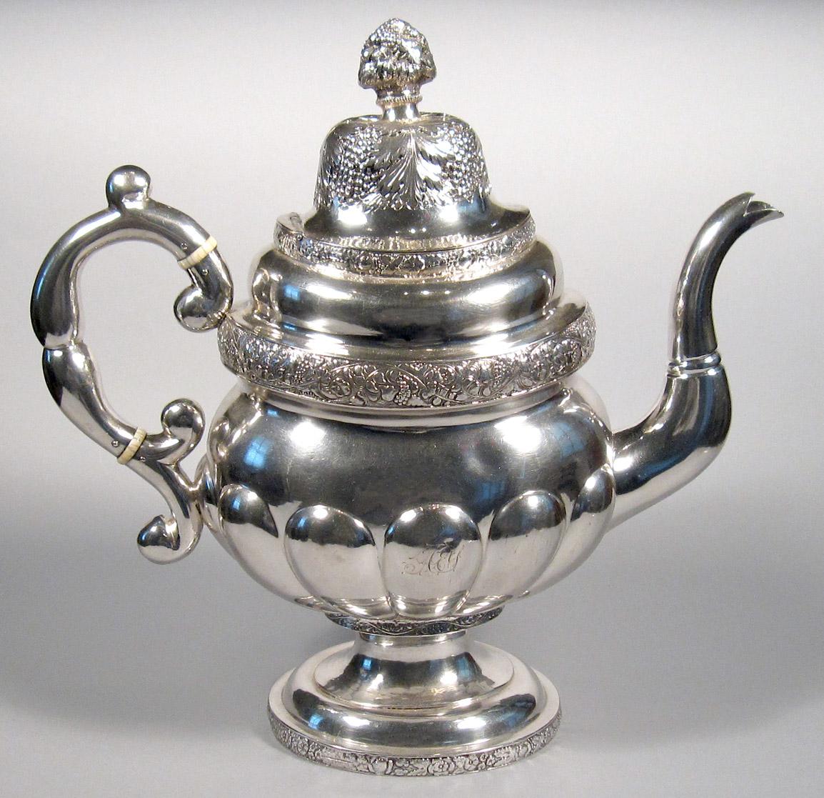 1968.0132.001 Silver Hot water pot side 1