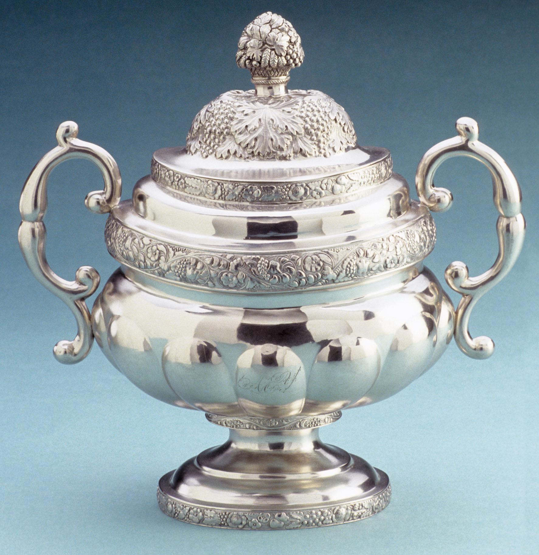 1968.0133.001 A, B Sugar bowl, view 1