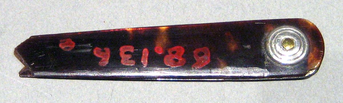 1968.0136 E Etui underside