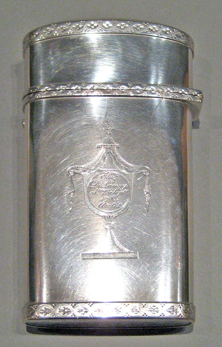 1968.0136 A-F Silver Etui side 2
