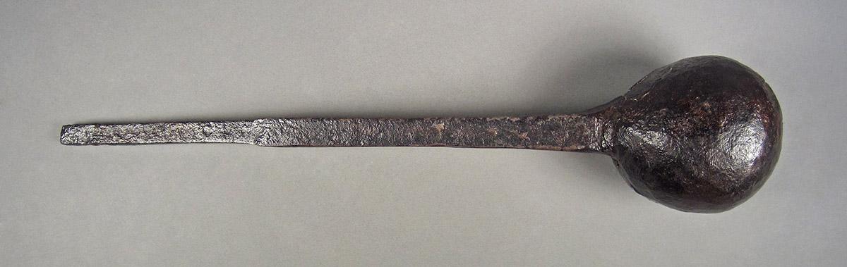 1957.0026.436, Stake, side 1