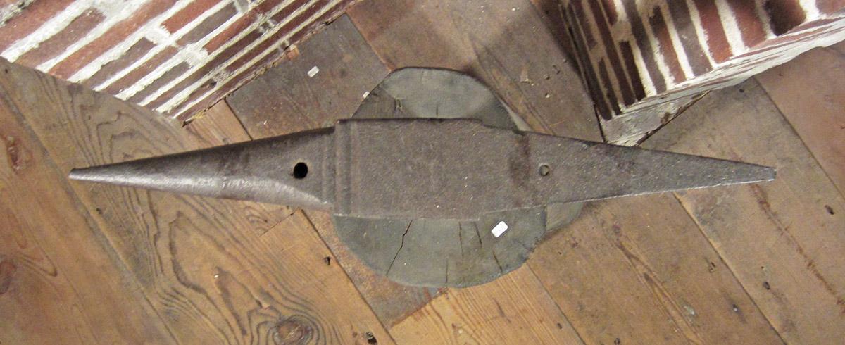 1957.0026.437 A, Anvil, anvil top