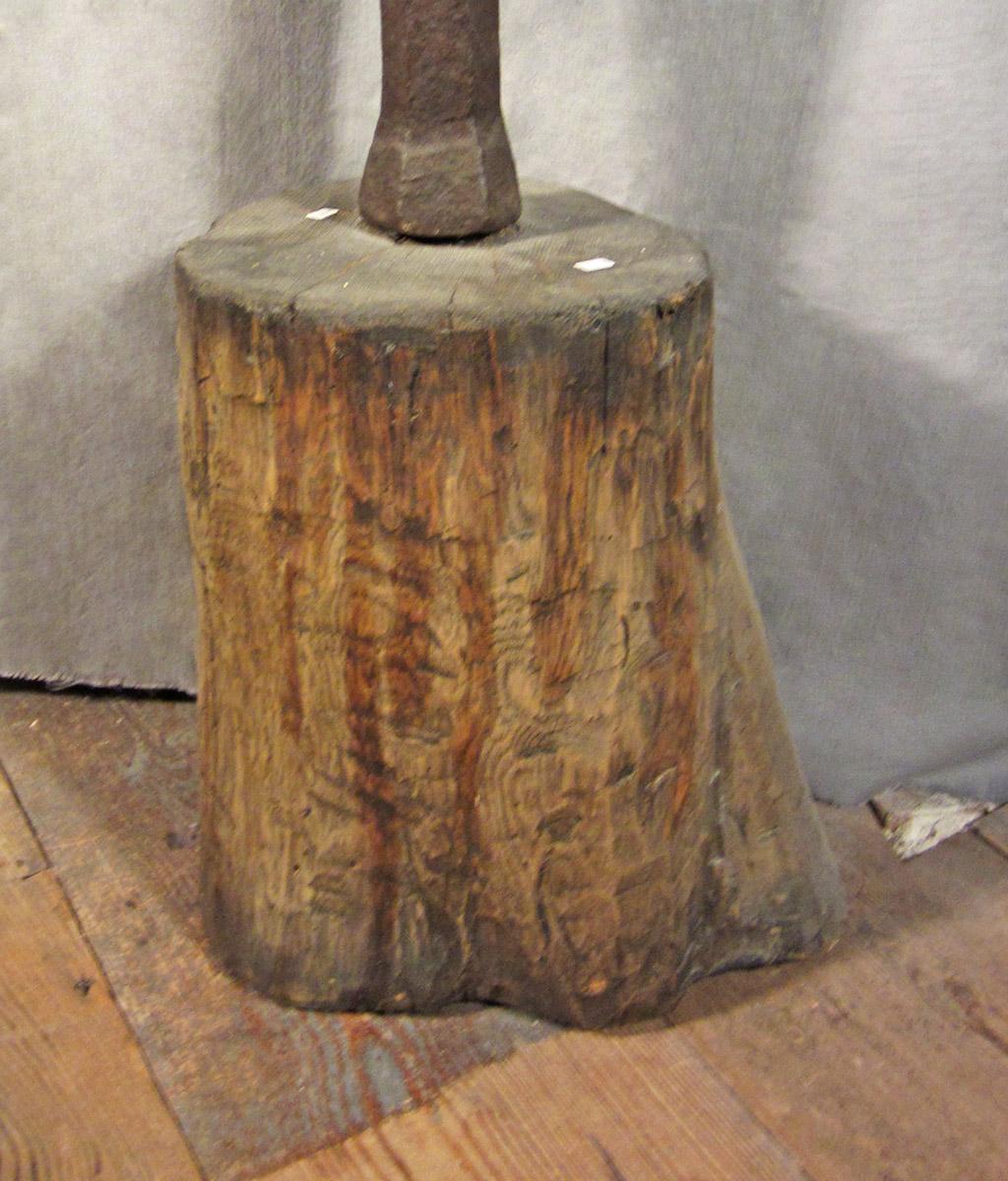 1957.0026.437 B. Stand