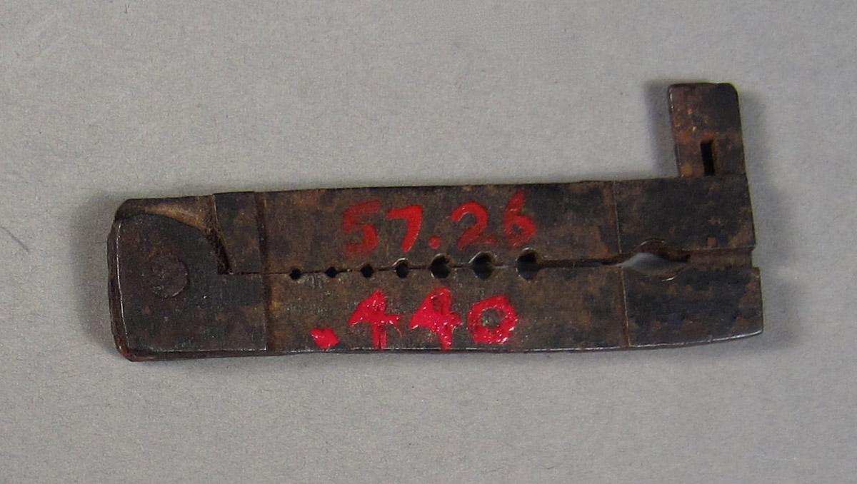 1957.0026.440 Draw plate, View 2