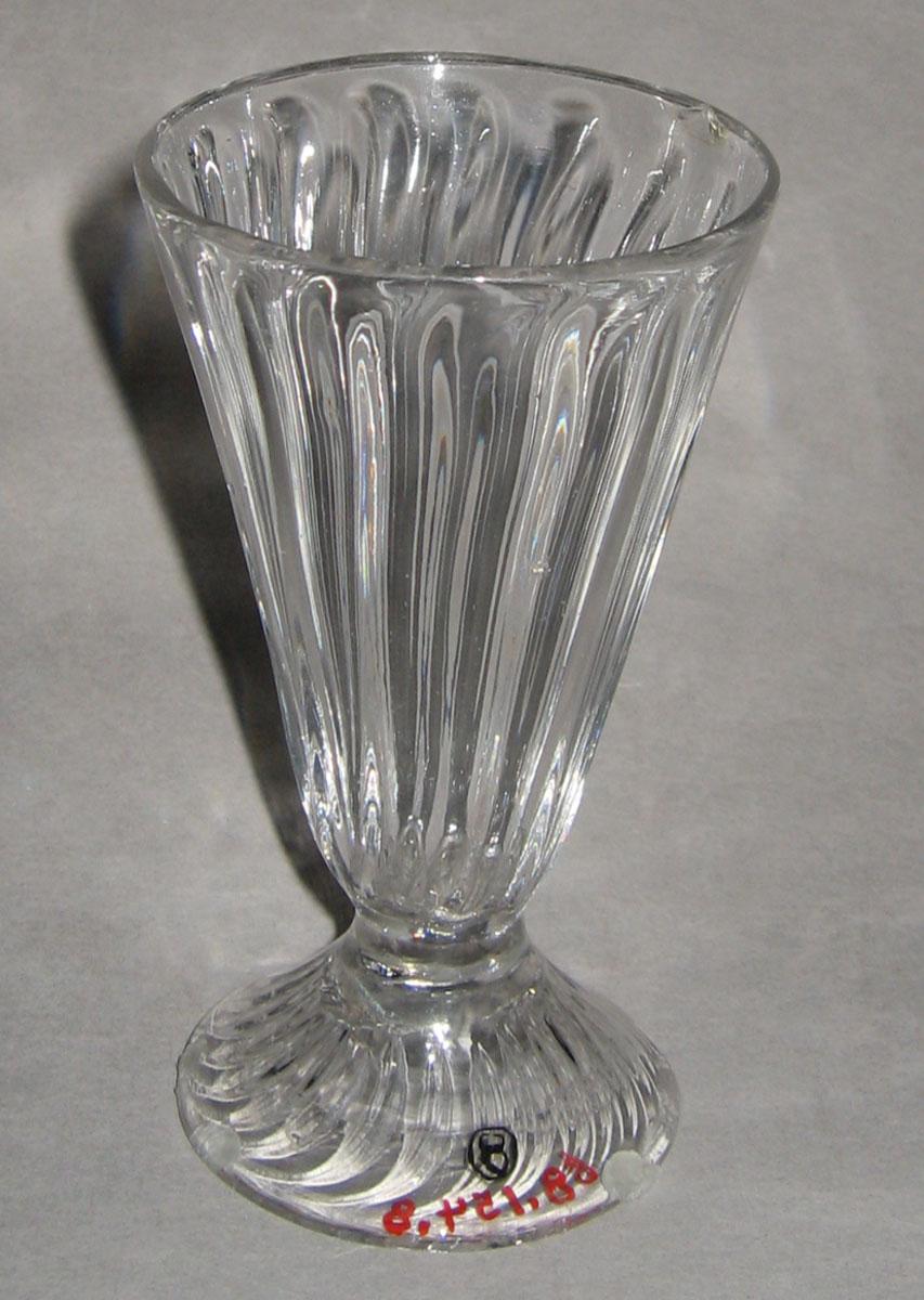 1968.0154.008 Lead glass jelly glass
