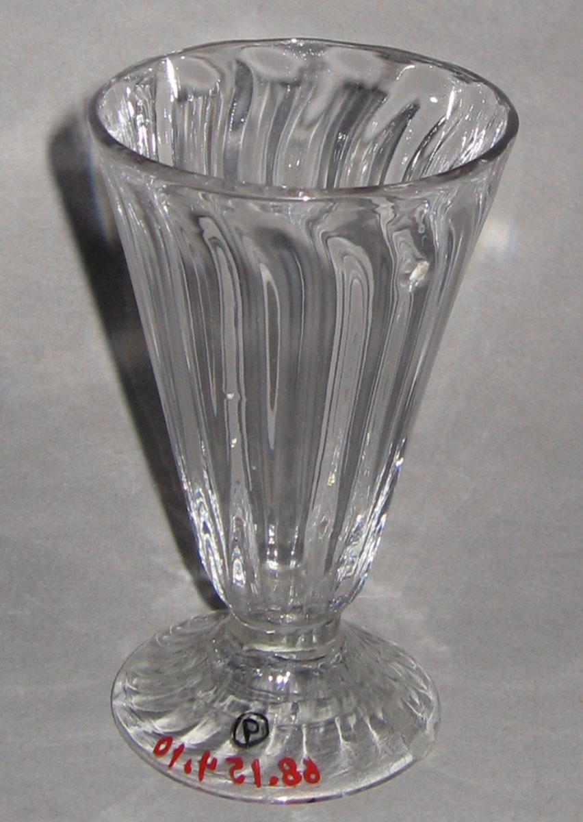 1968.0154.010 Lead glass jelly glass