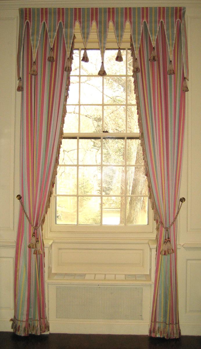 1968.0171.001 window hangings