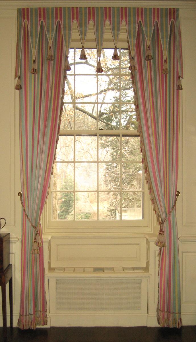 1968.0171.002 window hangings