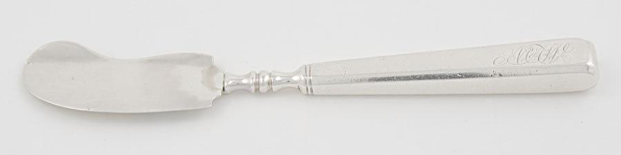 1968.0173.003 Knife, upper surface