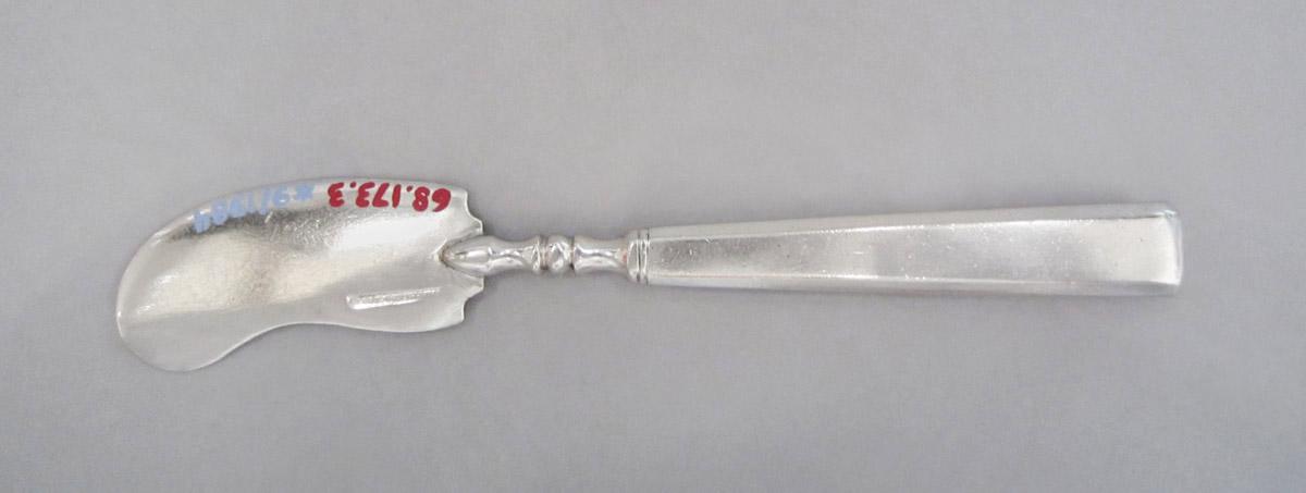 1968.0173.003 Knife, underside