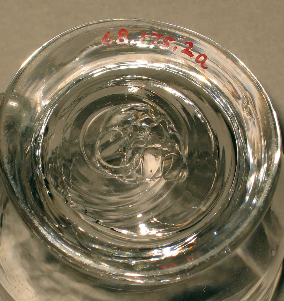 1968.0175.002 A, B Glass cup and cover (underside)