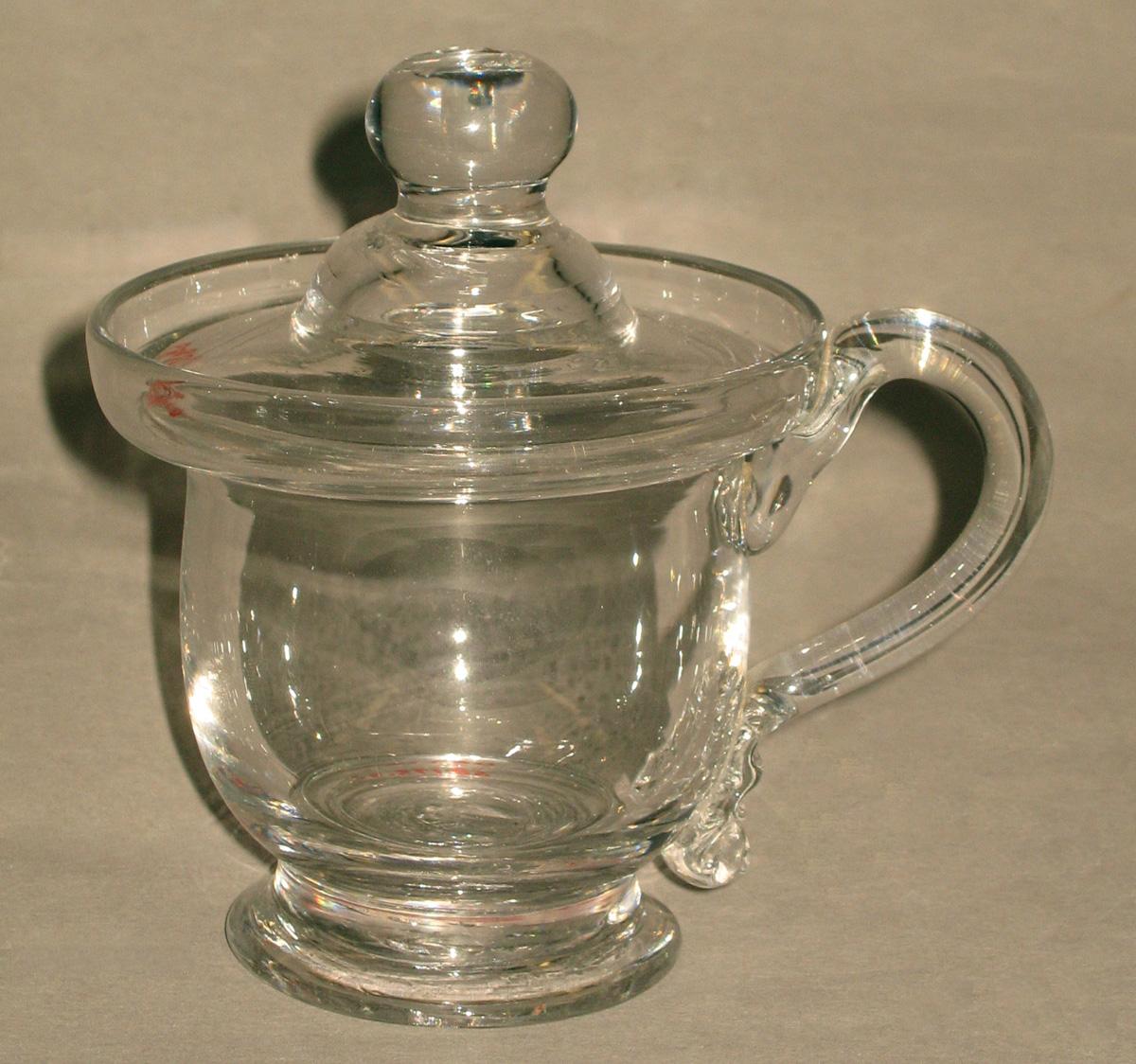 1968.0175.003 A, B Glass cup and cover