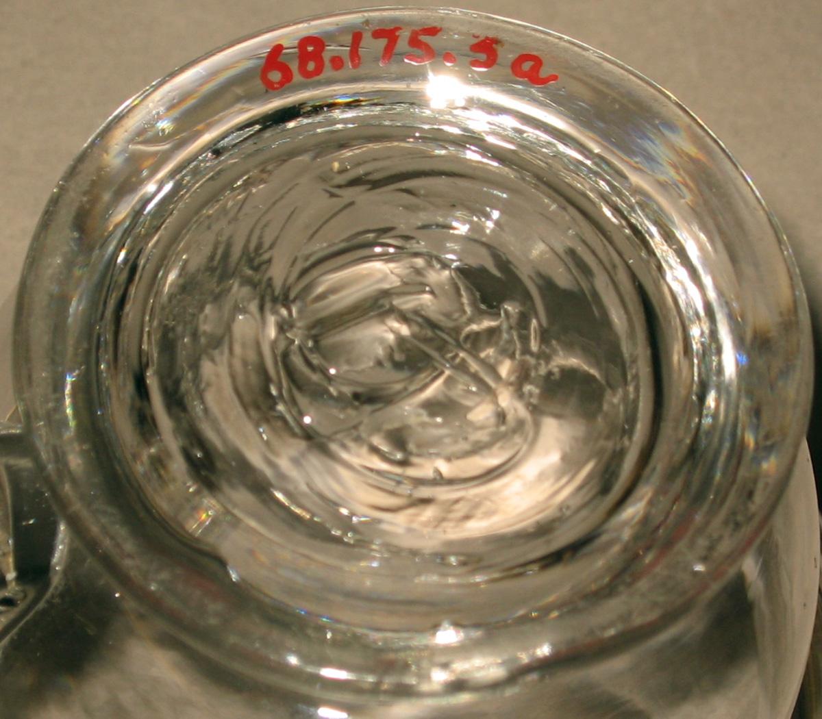 1968.0175.003 A, B Glass cup and cover (underside)
