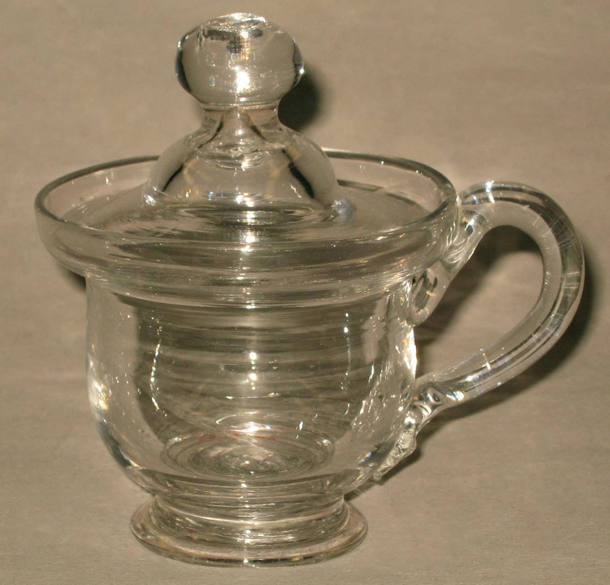 1968.0175.004 A, B Glass cup and cover