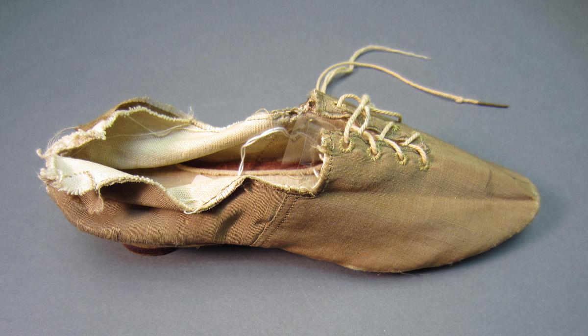 1968.0178.001-002 Shoes, View 2