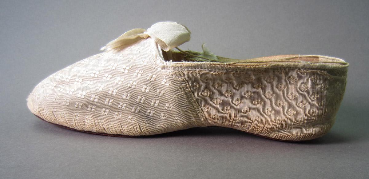 1968.0179.001 Shoe, Side