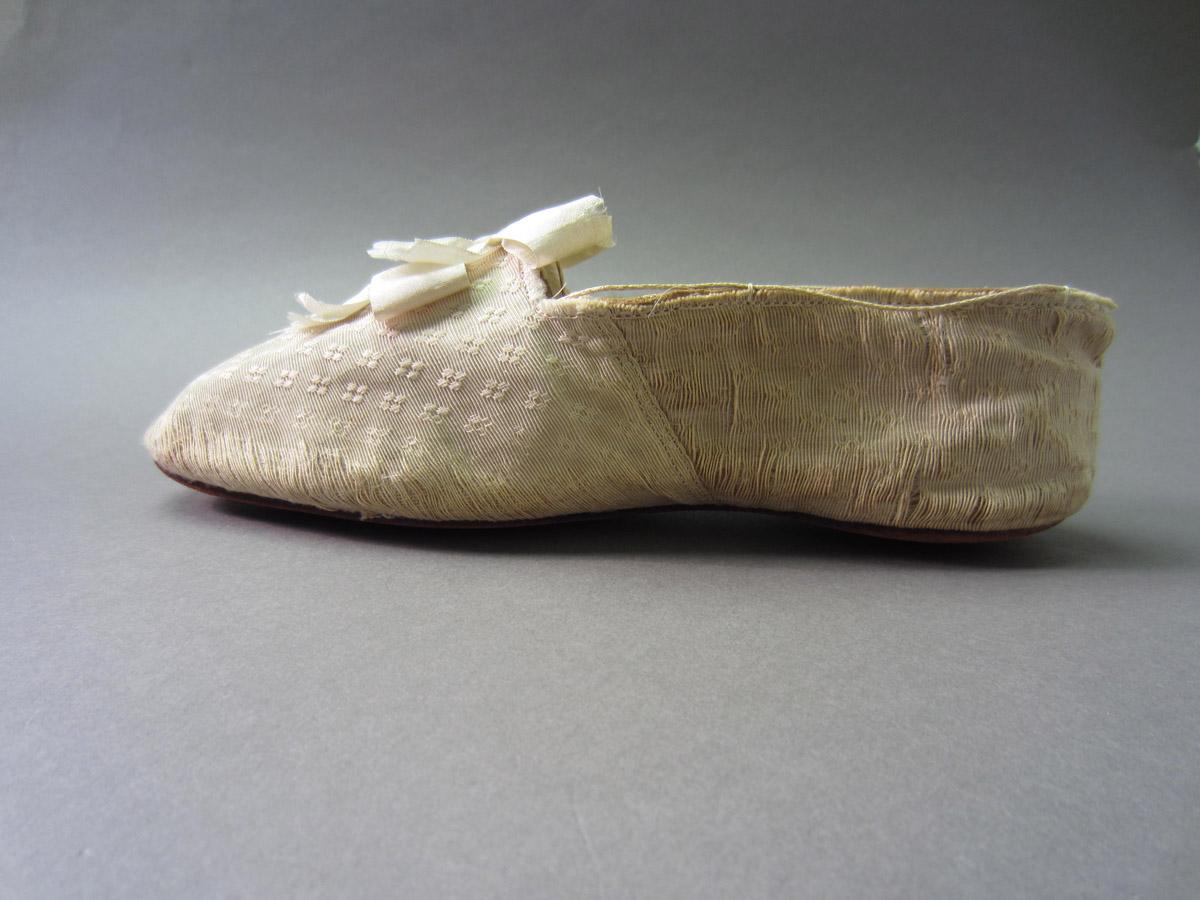 1968.0179.002 Shoe, Side
