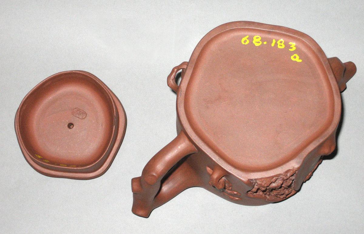 1968.0183 A Teapot underside