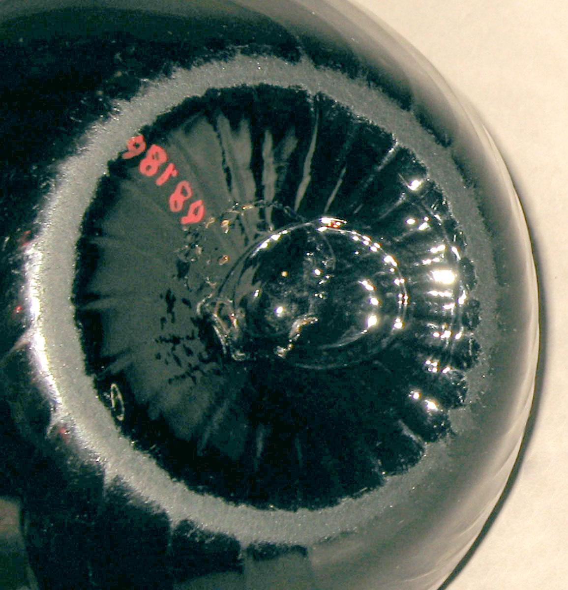 1968.0186 Amber glass bottle (underside)