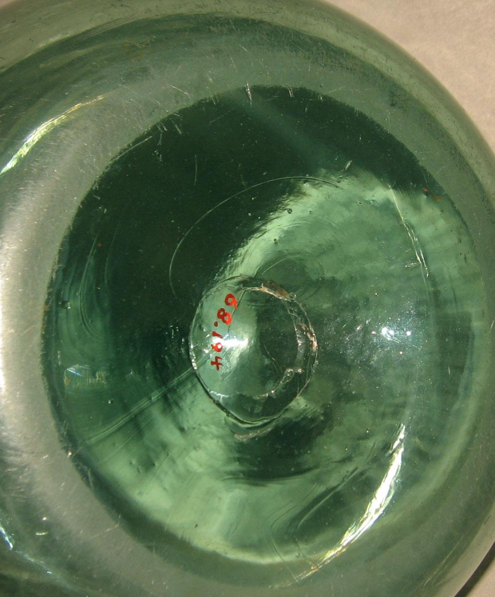 1968.0194 Green glass bottle (underside)
