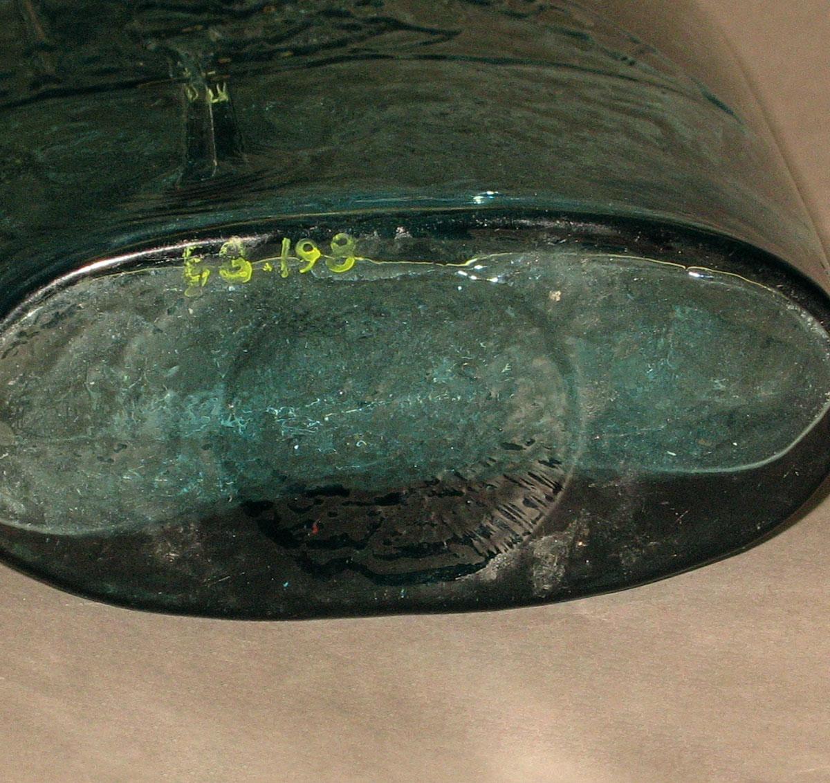 1968.0198 Glass flask (underside)