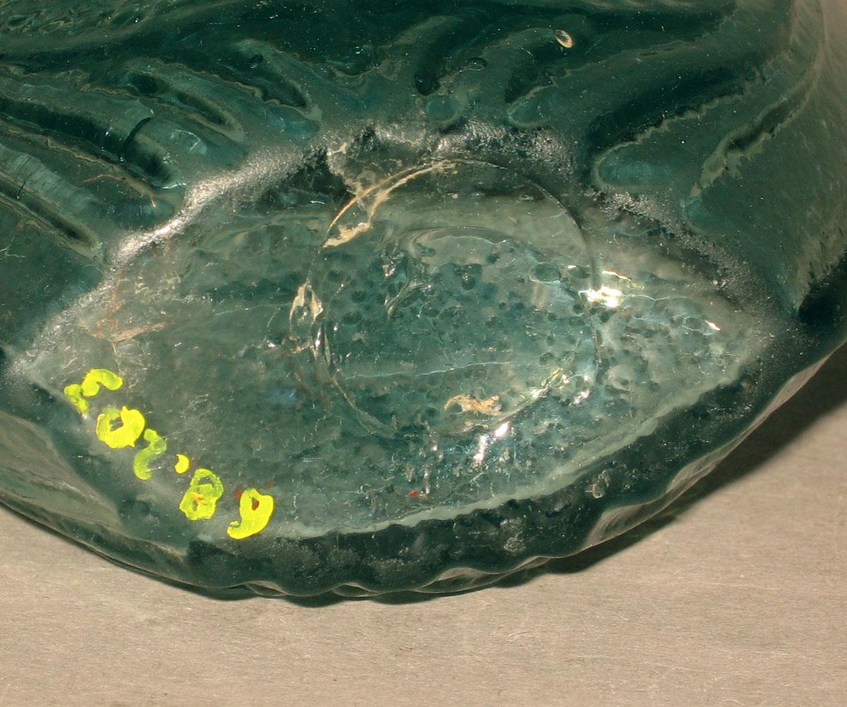 1968.0203 Glass flask (underside)