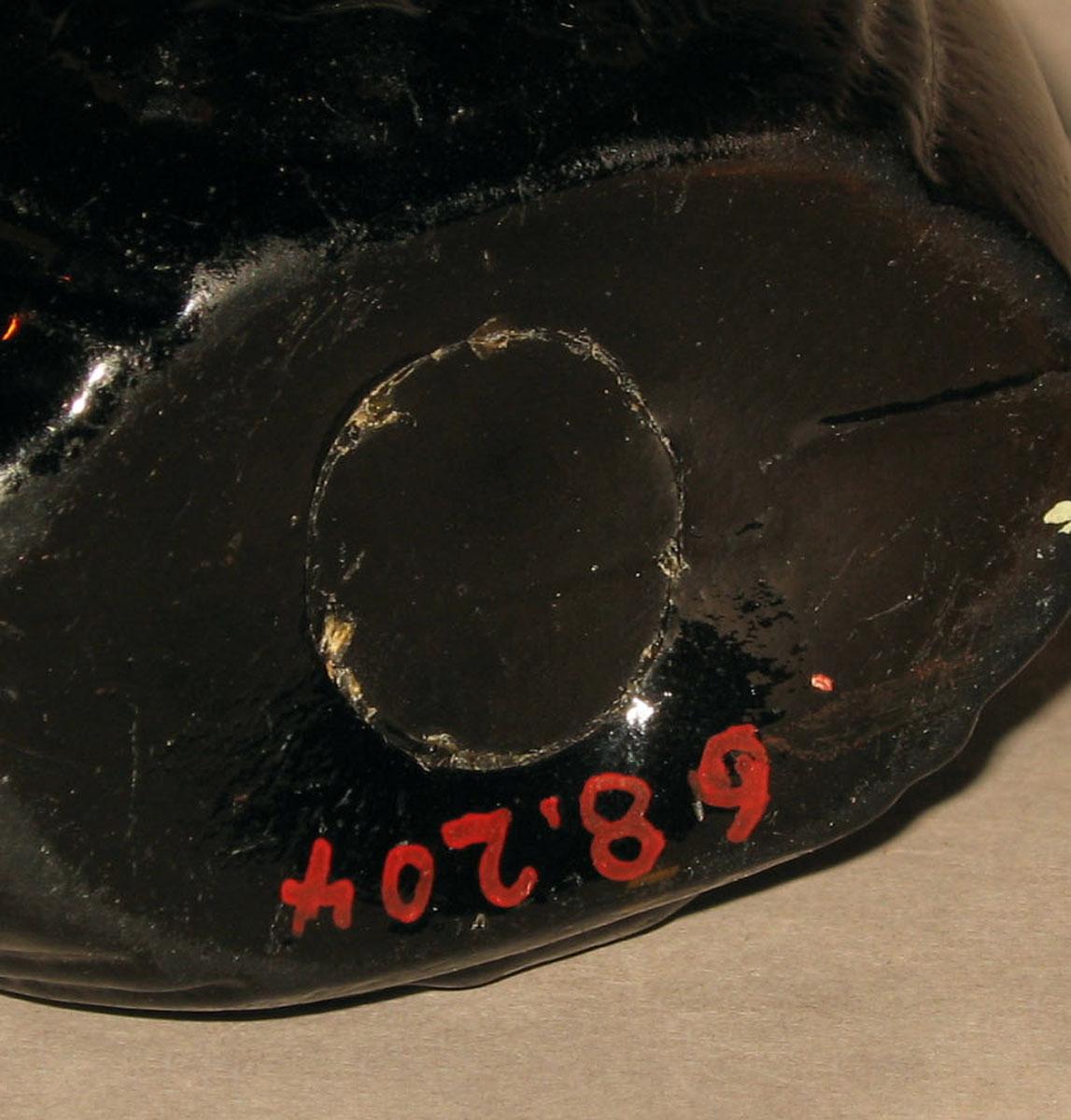 1968.0204 Glass flask (underside)