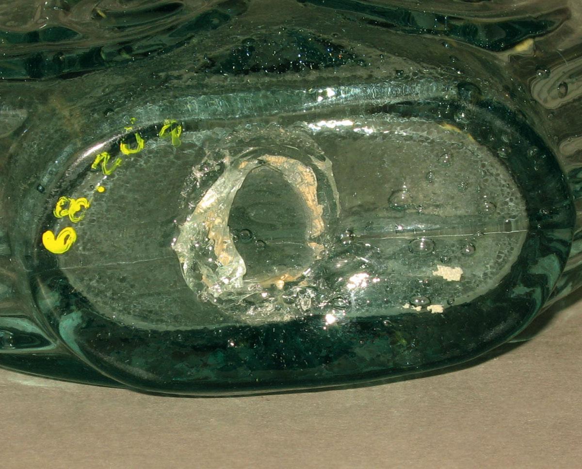 1968.0209 Glass flask (underside)