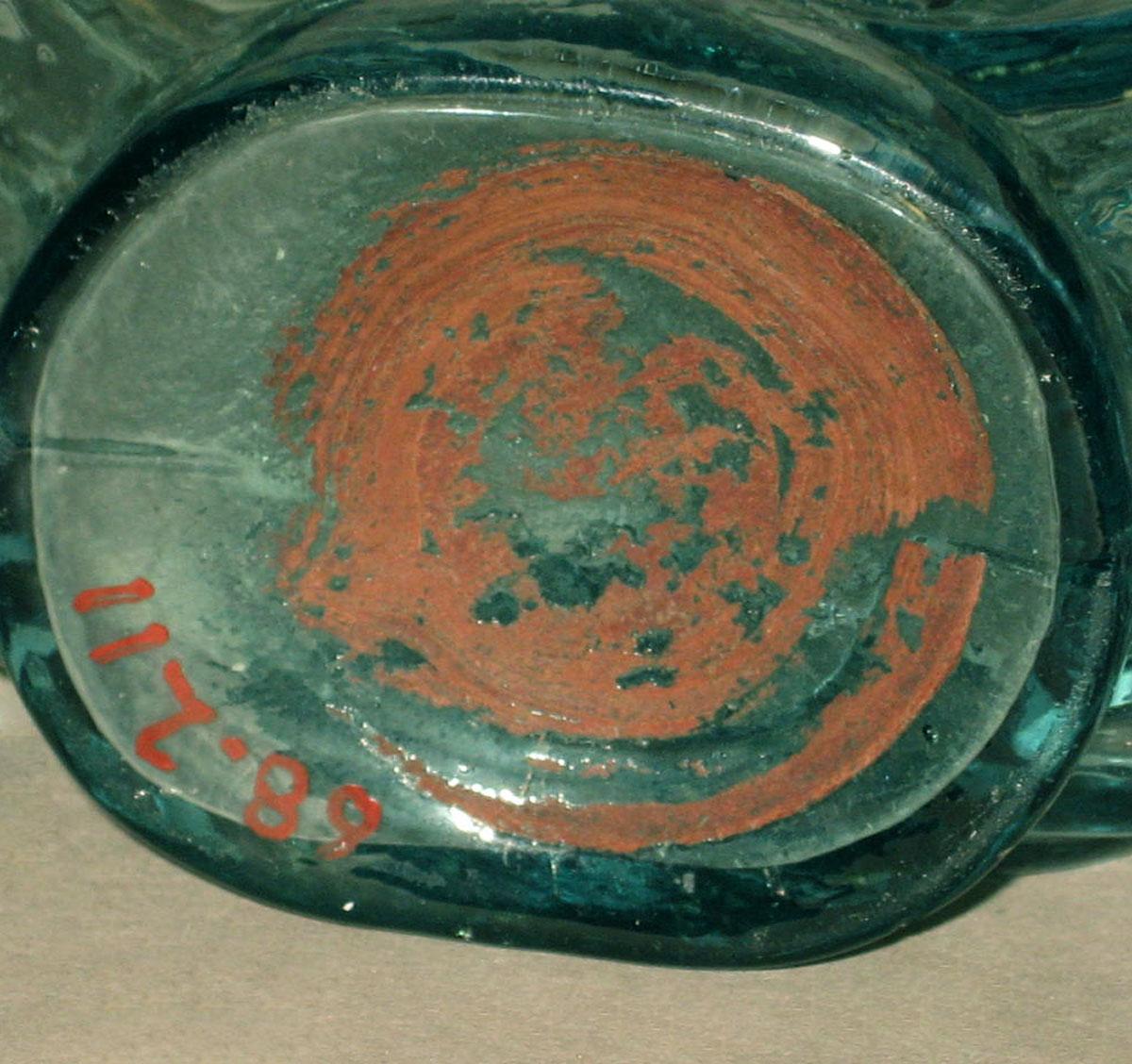 1968.0211 Glass flask (underside)