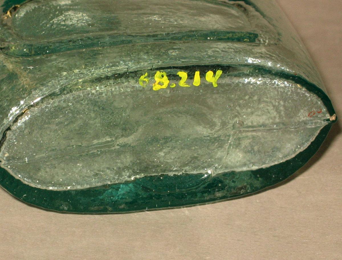 1968.0214 Glass flask (underside)