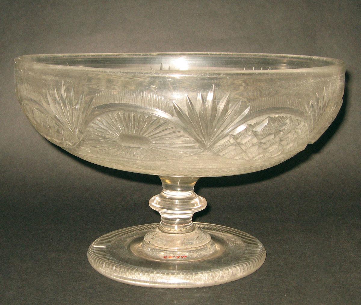 1968.0216 Glass compote