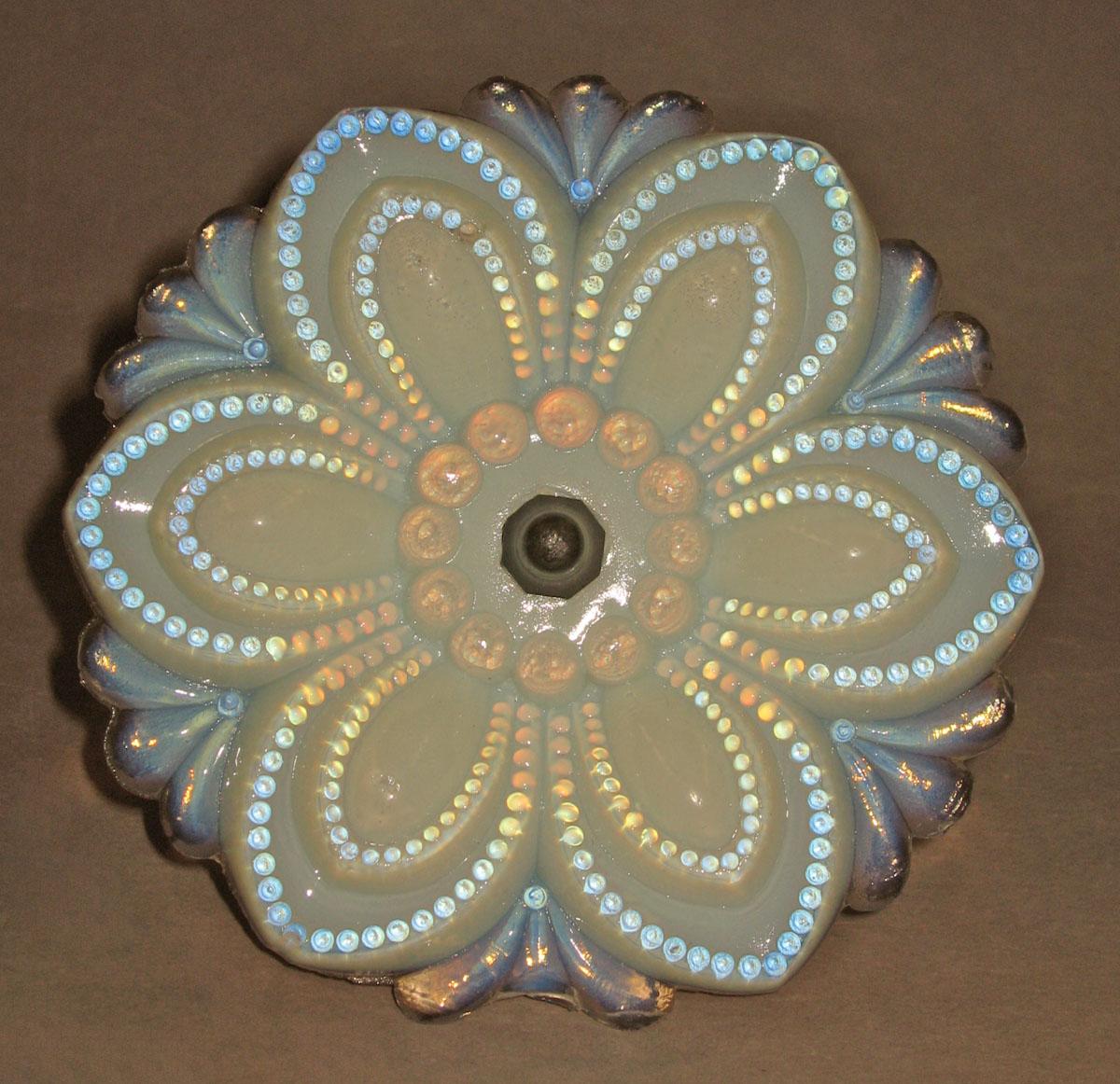 1968.0228.002 Glass curtain tieback