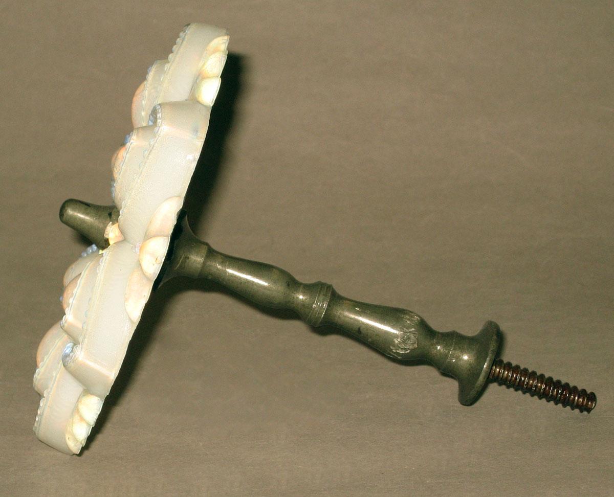 1968.0228.003 Glass curtain tieback (profile)
