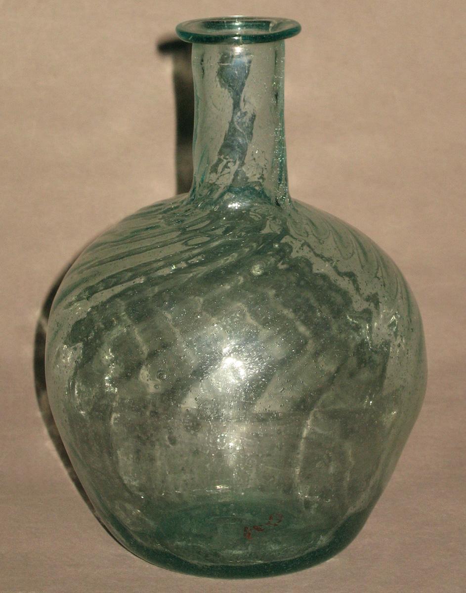 1968.0229 Glass bottle