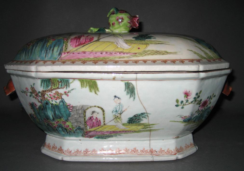 1968.0286.001 A, B Porcelain Tureen view 1